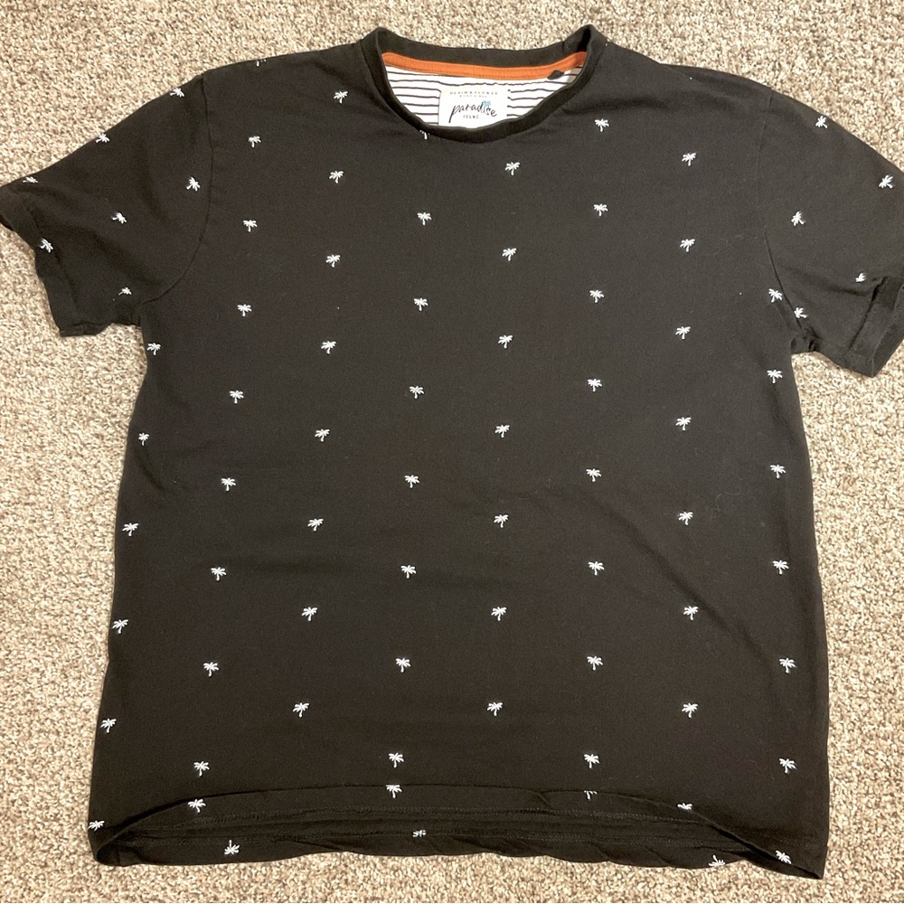 Denim & Flower T-Shirt w/ palm trees, black & white, size Medium, EUC